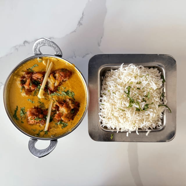 Punjabi Kadhi Pakora.